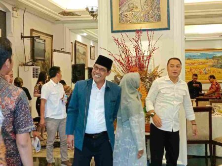 Calon Wali Kota Surabaya Eri Cahyadi Kumpulkan Anggota DPRD dan Partai di Rumah Makan, Ada Apa?