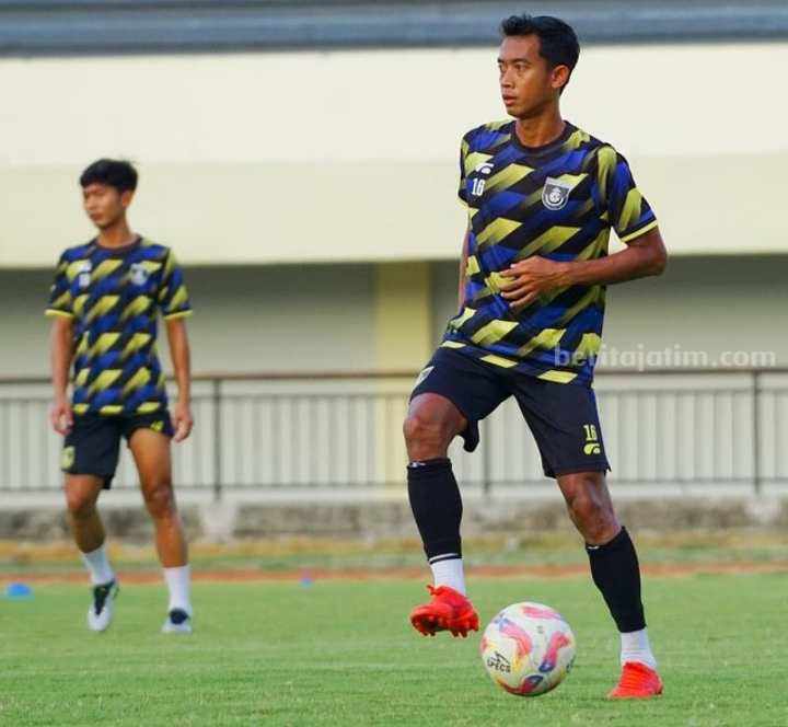 Pemain Gresik menjalani latihan menjelang laga melawan Deltras FC (dokumentasi Gresik United)