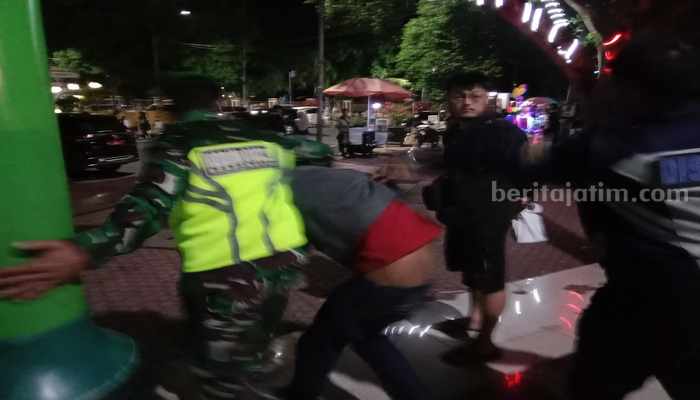 Suasana ricuh saat konser Woro Widowati (Deni )