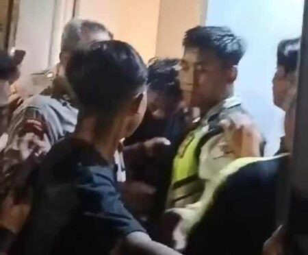 Kepergok Mencuri Motor di Gresik, Warga Surabaya Dihajar Massa