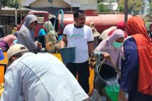 Aksi Sosial, Cara AJP Bantu Masyarakat Terdampak Kekeringan di Pamekasan