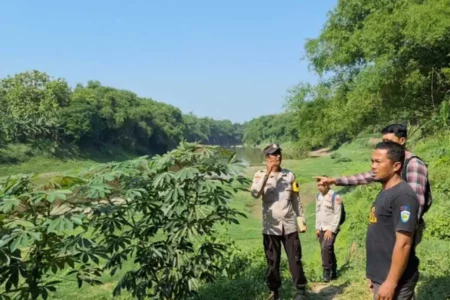 Seorang pemuda ditemukan tewas tenggelam di Sungai Bengawan Solo, masuk Desa/Kecamatan Pitu, Kabupaten Ngawi, Jawa Timur,
