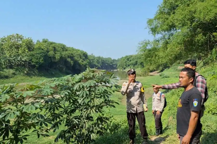 Seorang pemuda ditemukan tewas tenggelam di Sungai Bengawan Solo, masuk Desa/Kecamatan Pitu, Kabupaten Ngawi, Jawa Timur,