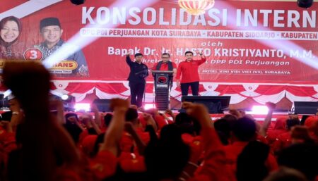 Ribuan Kader PDIP dan Legislatif Diminta Kawal Pemenangan Risma-Gus Hans Sekretaris Jendral DPP PDIP Hasto Kristiyanto di hadapan Ribuan Kader dan Legislatif di Surabaya (dok. Ist)