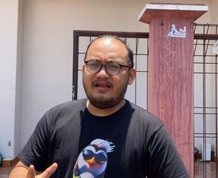 Tim Pemenangan Sujatno-Ida Respon Cepat Keluhan Warga Magetan, Bersihkan APK yang Ganggu Estetika