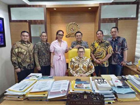 Fraksi Golkar DPRD Surabaya bersama Wakil Ketua DPR RI, Adies Kadir.
