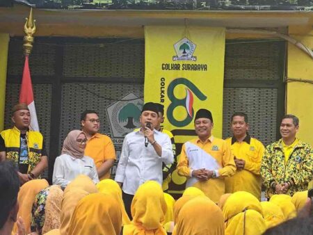 2.400 Warga Surabaya Ziarah Wali Lima di HUT ke-60 Golkar, Eri Cahyadi: Kebersamaan dan Dukungan Spiritual 2.400 Warga Surabaya Ziarah Wali Lima di HUT ke-60 Golkar, Eri Cahyadi:Kebersamaan dan Dukungan Spiritual