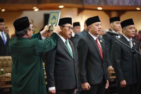 Resmi Jadi Pimpinan DPRD, Deni Wicaksono Soroti Kemiskinan Tinggi di Perdesaan Jatim foto beritajatim