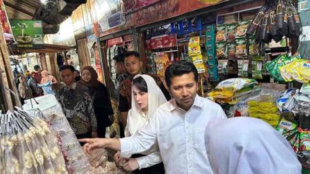 Sambangi Pasar Lawang Malang, Emil Dardak Disambut Meriah Para Pedagang dan Masyarakat