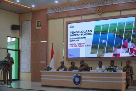 Manfaatkan Limbah Sampah Plastik SIG Tuban Sosialisasikan di Sekolah-Sekolah