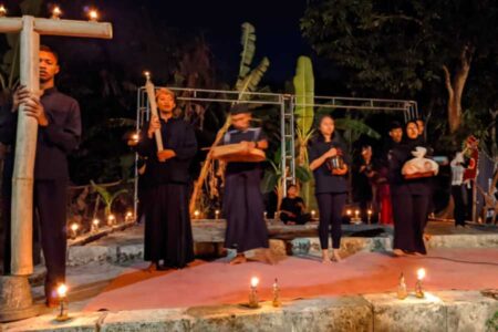 Seniman di Bojonegoro Gelar Pertunjukan 100 Hari Berpulangnya Jagad Pramujito