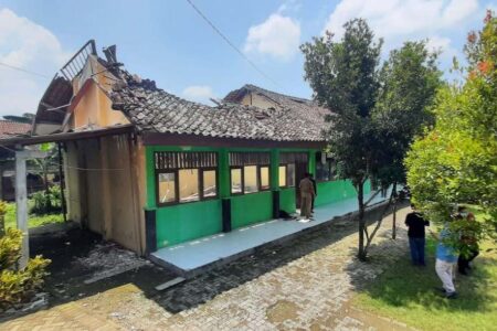 Ribuan Bangunan Sekolah Rusak, Benarkah Dinas Pendidikan Bojonegoro Minim SDM? Kondisi bangunan SD di Bojonegoro yang rusak parah (dok).