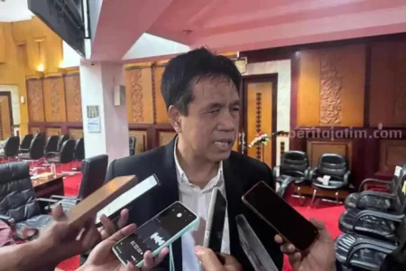 DPRD Surabaya Desak Pimpinan OPD dan BUMD Berapor Merah Dicopot foto berita jatim