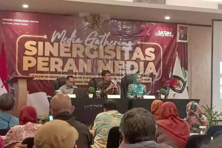 Komisi Pemilihan Umum (KPU) Provinsi Jawa Timur saat mengumumkan jadwal dan tempat kampanye akbar.