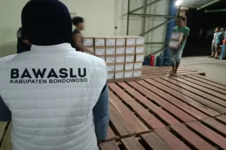KPU Bondowoso Terima Surat Suara Pilbup Bondowoso 2024, Pilgub Jatim Menyusul