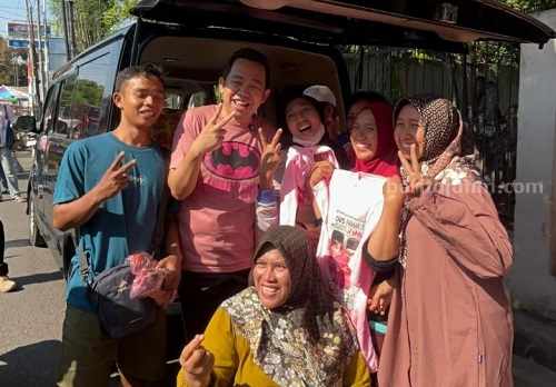 Blusukan ke Pasar, Cabup Jember Fawait Sapa Emak-Emak