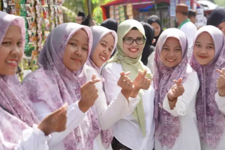 LSI Denny JA Rilis Survei Pilkada Blitar, Ini Tanggapan Tim Rini-Ghoni foto beritajatim