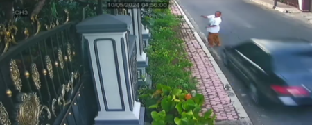 Olahraga Lari Pagi, Pria di Blitar Jadi Korban Tabrak Lari Tangkapan layar CCTV tabrak lari di Jalan Borobudur Kota Blitar, Rabu (9/10/2024). (Foto : Winanto/beritajatim.com)