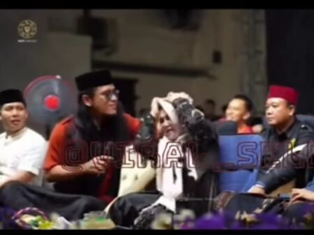 Gus Miftah Ulangi Goyangkan Kepala Istri, Warganet: Tutupi Kesalahan yang Terlanjur Viral (Instagram/viral_seleb)