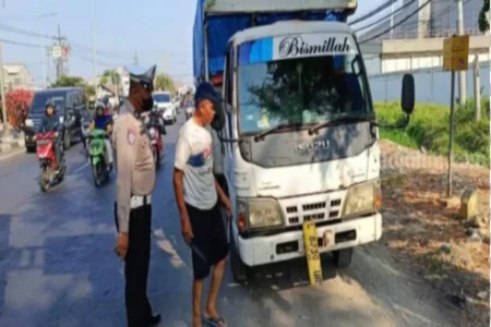 Ini Jadwal Pengemudi Truk yang Melintas di Jalan Daendels Pantura Gresik Polisi lalu Lintas Gresik