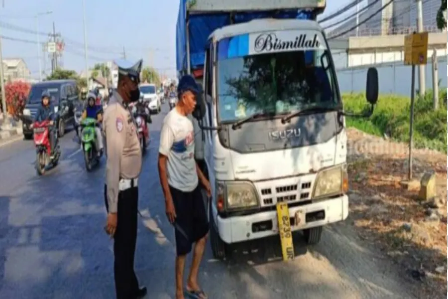 Polisi lalu Lintas Gresik