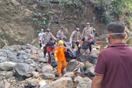 Jenazah Nenek Ngawi Ditemukan di Dasar Jurang Sungai 15 Meter