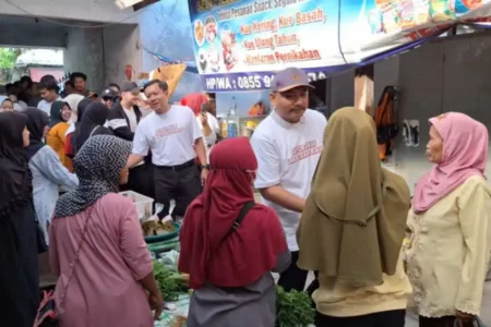 Pedagang Sampaikan Keluhan saat Ony-Antok Kampanye di Pasar Pojok Ngawi