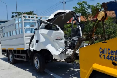 Pikap Angkut Elpiji Tabrak Truk Tronton di Tol Ngawi, 1 Orang Meninggal