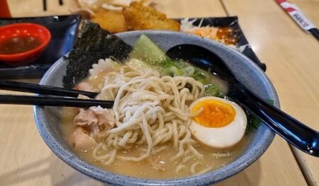 Makan di Gokana Ramen Tunjungan Plaza Surabaya, Bawa Uang Rp1 Miliar