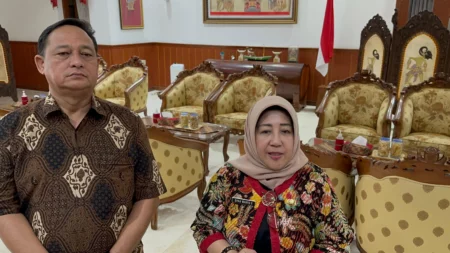 Ketua ESI Jawa Timur, Brigjend Pol Rudy Trenggono (kiri) bersama PJ Bupati Trenggalek Dyah Wahyu Ermawati (kanan).
