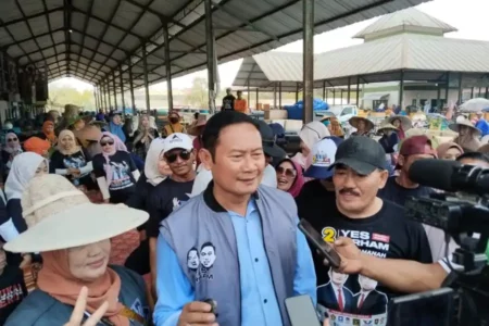 YES-Dirham Jaring Aspirasi ke Pasar Ikan Lamongan foto beritajatim