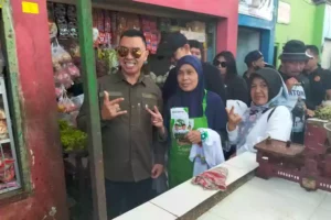 Gaya Blusukan Abah Anton Kini Dapat Dukungan Pedagang Pasar Bunul Kota Malang Calon Wali Kota Malang, Abah Anton di Pasar Bunul.