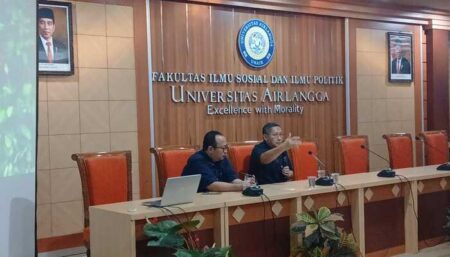Anas Urbaningrum saat berada di Unair.