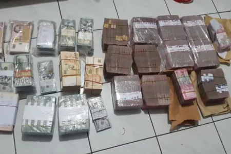 OTT Hakim, Kejagung Sita Rupiah dan Dolar Lebih dari Rp3 Miliar foto beritajatim