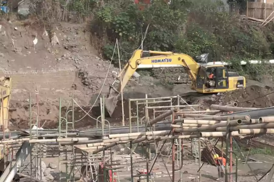 Progres pembangunan kembali DAM Boreng Lumajang.