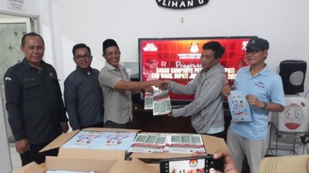 Pilkada Jombang 2024, KPU Mulai Distribusikan BK Berupa Pamflet dan Selebaran foto beritajatim