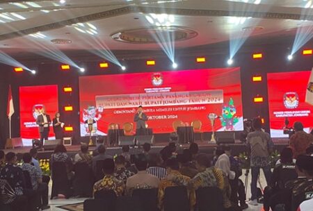 Debat Publik Pertama Lancar dan Sukses, KPU Jombang Tetap Lakukan Evaluasi foto beritajatim