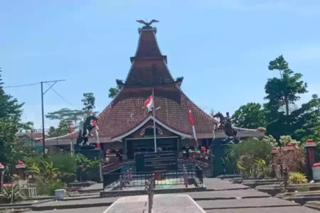 Biaya Karnaval HUT Desa Harjokuncaran Malang Menelan Rp1 Miliar