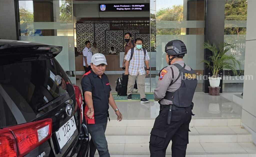 KPK Geledah 1 Kantor dan 3 Rumah Usai Disnak Jatim, Apa Saja Barang Buktinya?