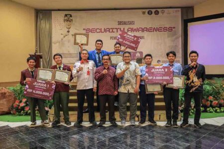 Kegiatan sosialisasi security awareness di salah satu hotel di Kota Kediri.