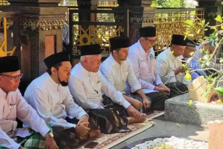 Emil Dardak Hadiri Peringatan Hari Santri dan Ziarah Ulama di Jombang foto beritajatim