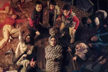 Poster Kemah Terlarang: Kesurupan Massal, film horor Indonesia yang tayang 10 Oktober 2024. (Instagram/rapifilm)