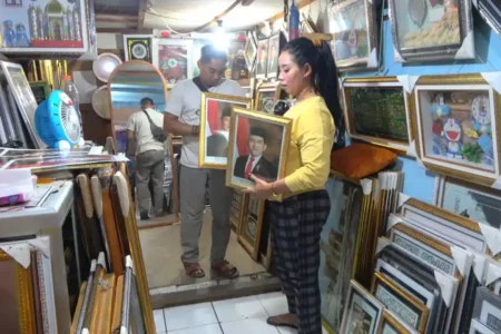 Foto Prabowo-Gibran di Lamongan Laris Dibeli Warga foto berita jatim