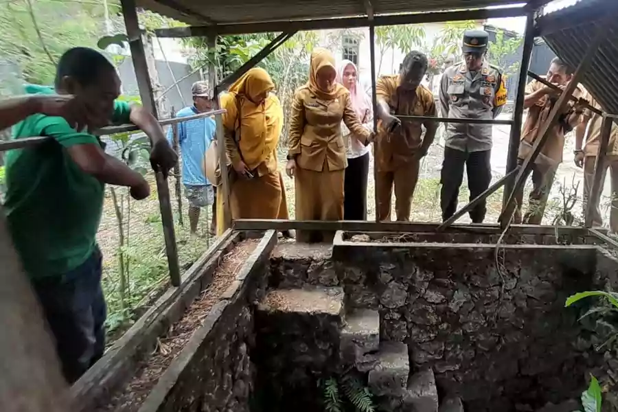 Pemkab Lamongan meninjau goa, di Dusun Sidowayah, Desa Lawangan Agung, Kecamatan Sugio, Senin (7/10/2024).