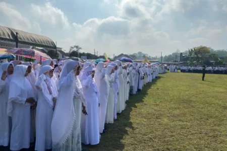 Ribuan Santri NU Kepanjen Gelar Apel Hari Santri Nasional 2024 foto beritajatim