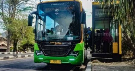 Warga Cerme Gresik Keluhkan Akses Pelayanan Bus Trans Jatim Foto halte Bus Trans Jatim