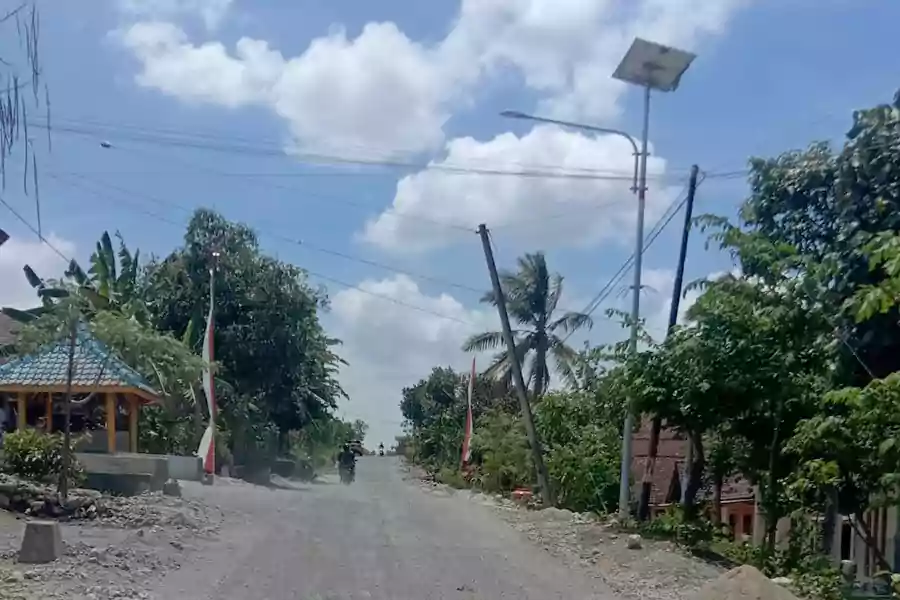 Jalan Desa Sumberkembar Kecamatan Binangun Kabupaten Blitar, Sabtu (5/11/2024). (Foto : Winanto/Beritajatim.com)