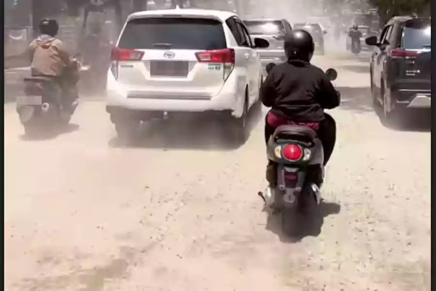 Tangkapan layar video Jalan Mayjend Sungkono Surabaya. (Instagram/surabayaterkini)