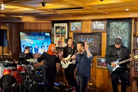 Saat Khofifah-Emil Luncurkan Video Klip ‘Hidup Adalah Perjuangan’ feat Dewa 19