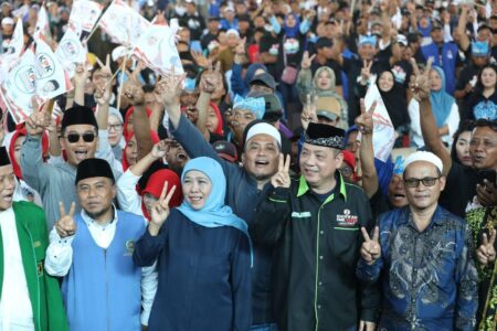 Khofifah Optimis Presiden Prabowo dan Wapres Gibran Siap Songsong Indonesia Emas Khofifah Optimis Presiden Prabowo dan Wapres Gibran Siap Songsong Indonesia Emas